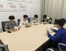 小组赛巅峰对决！嵩山火狐队爆冷吴越青龙队，棒球赛场再起波澜；防守强度拉满的简单介绍