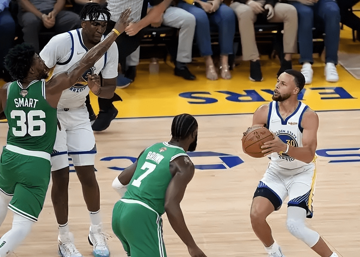  洛杉矶快船训练开放日，冲刺阶段更衣室发声引欢呼，欧超杯在即，医务组通报恢复