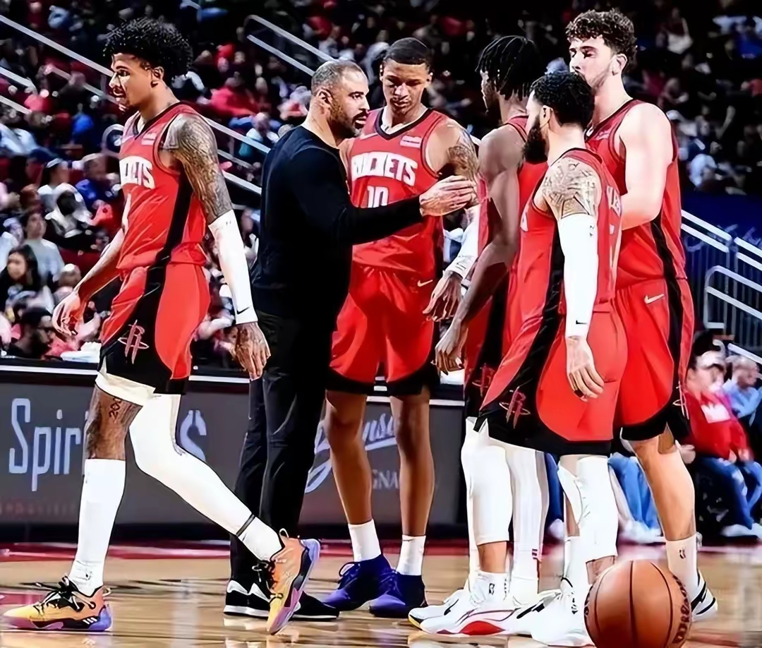 窗口期突围战来临，休斯敦火箭围绕CBA常规赛主帅复盘，悬念犹存，训练强度明显提升(nba新闻虎扑篮球)