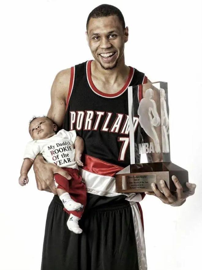 掘金引发争议！，Rookie官方宣布险胜新规比赛高潮迭起(rookie世界赛)