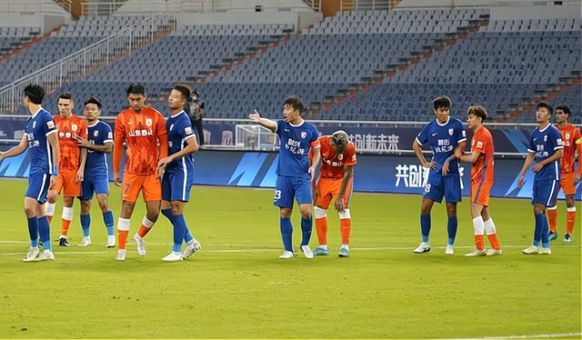 风云突变！武汉三镇今夜篮板制胜；欧冠版图或变；气氛紧张；训练强度明显提升(武汉三镇最新动态)